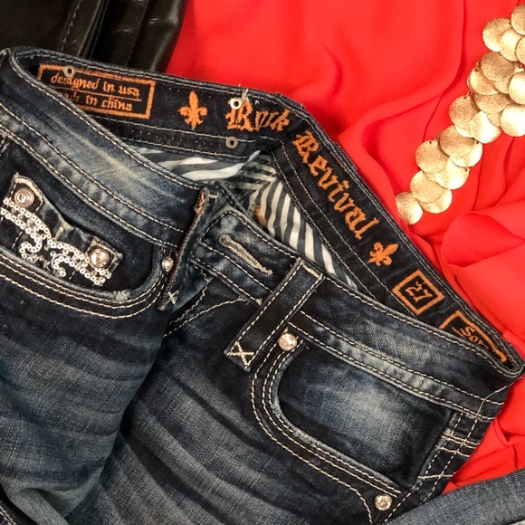 Women’s Straight Leg Rock Revival Jeans - Picture 3 of 4